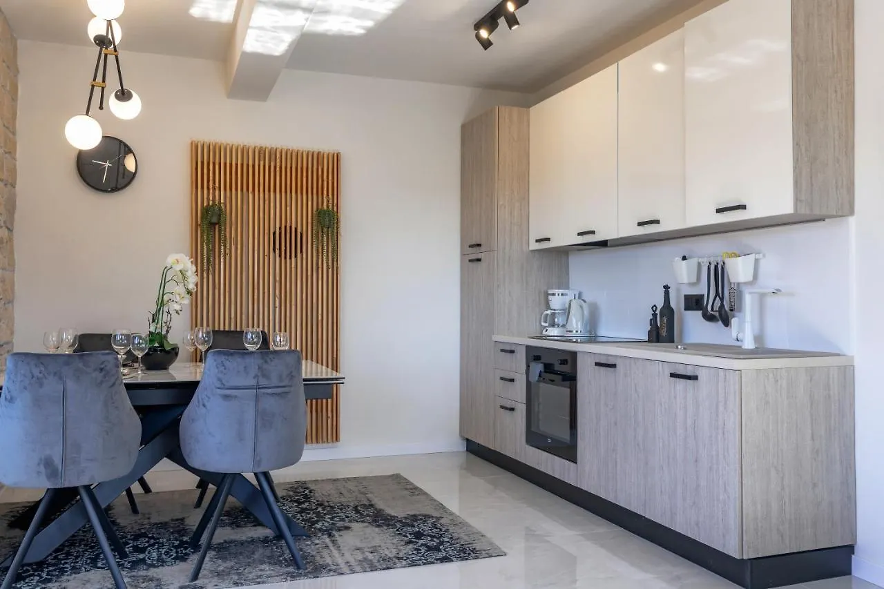 Teona Luxury Apartment With Jacuzzi And Terrace Sea View Sali