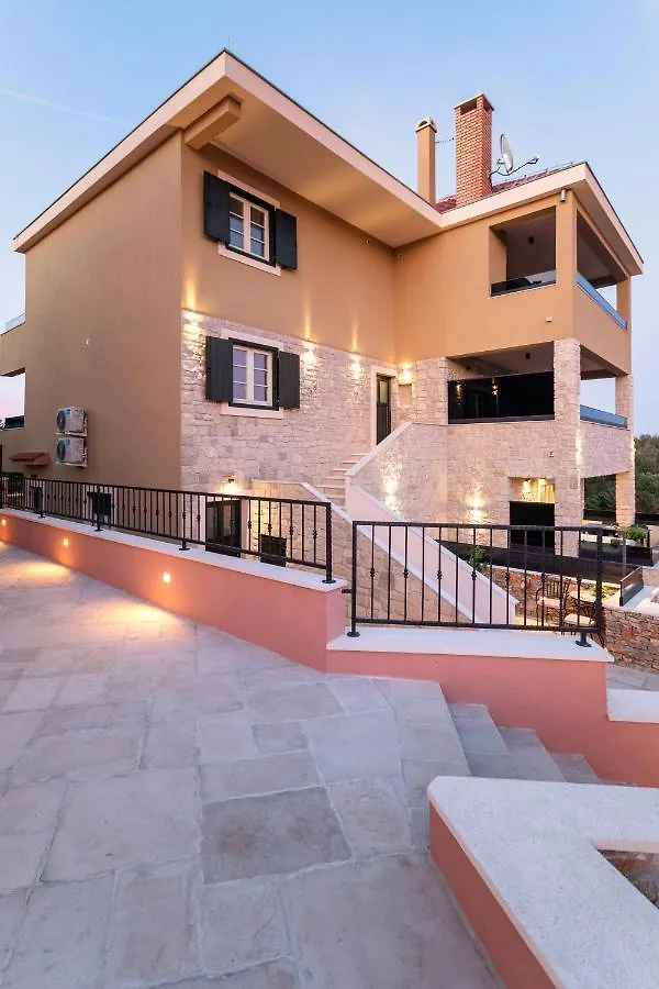Teona Luxury Apartment With Jacuzzi And Terrace Sea View Sali